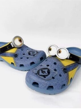 CROCS mens minions